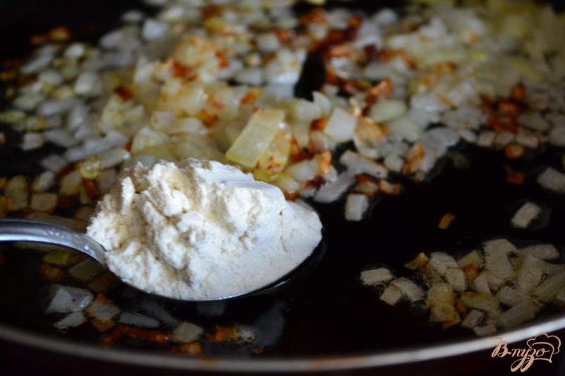 Фото приготовление рецепта: Кабачки с фасолью в сливочном соусе шаг №2