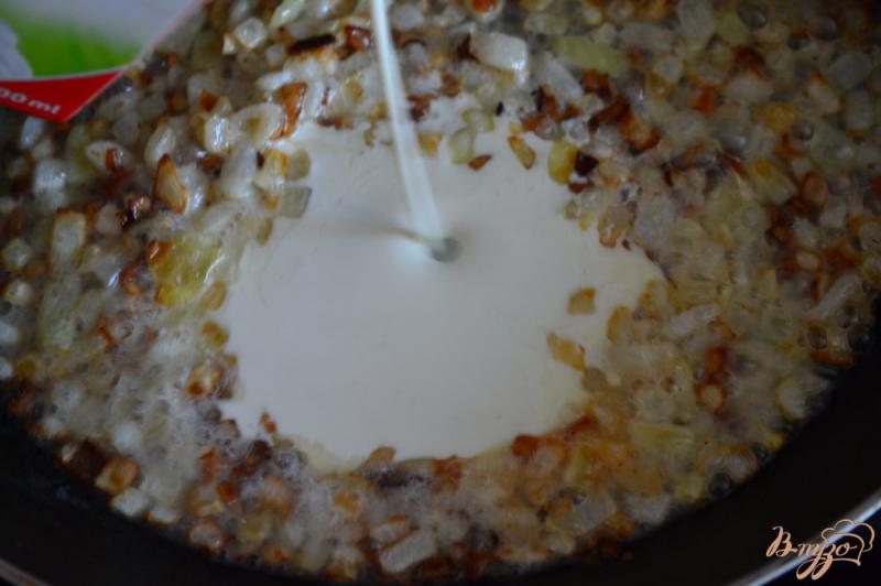 Фото приготовление рецепта: Кабачки с фасолью в сливочном соусе шаг №3