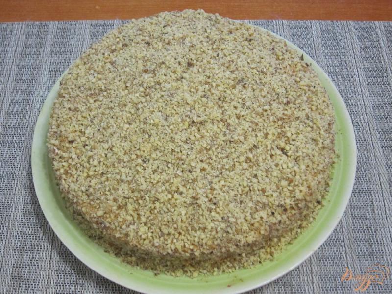 Фото приготовление рецепта: Торт «Орехово-ягодное наслаждение» шаг №11