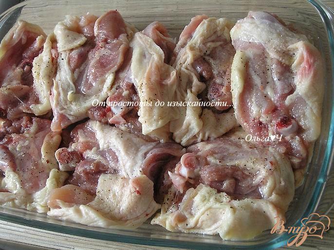 Фото приготовление рецепта: Куриные бедра, запеченные с тыквой шаг №1
