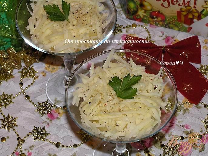 Фото приготовление рецепта: Салат с ананасом и яйцом шаг №6