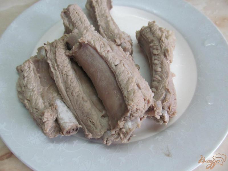 Фото приготовление рецепта: Свиные ребра под соусом в мультиварке шаг №3