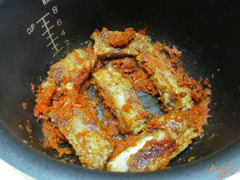 Фото приготовление рецепта: Свиные ребра под соусом в мультиварке шаг №8