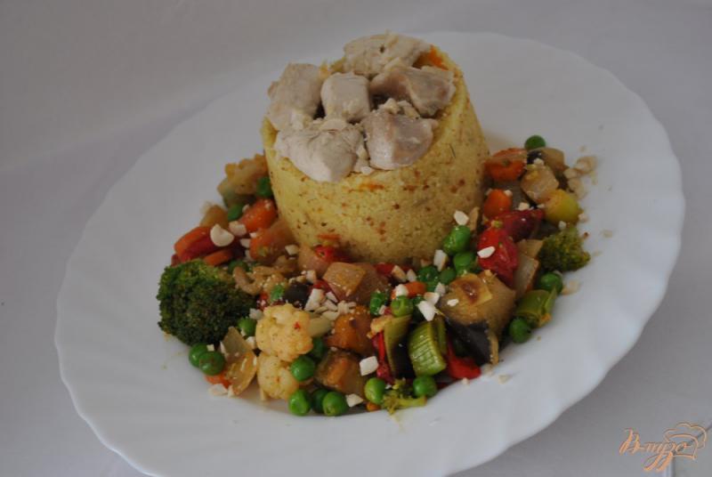 Фото приготовление рецепта: Кус-кус с курицей и овощами шаг №17