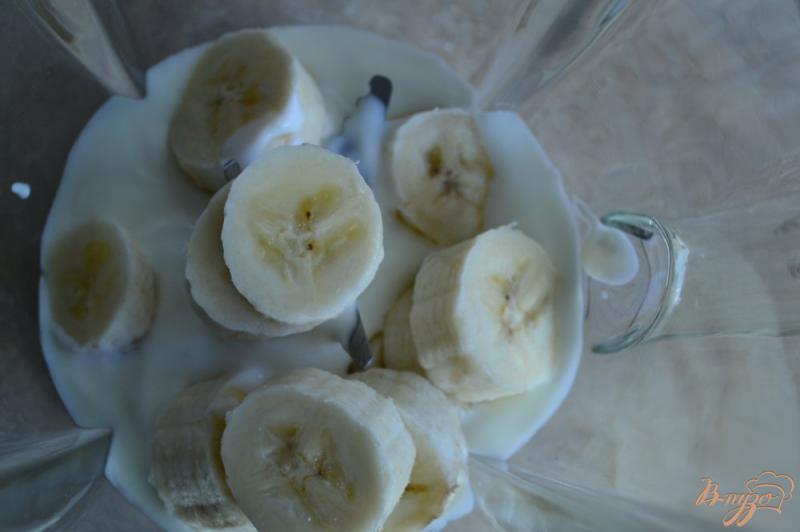 Фото приготовление рецепта: Смузи с бананом и яблоком шаг №3