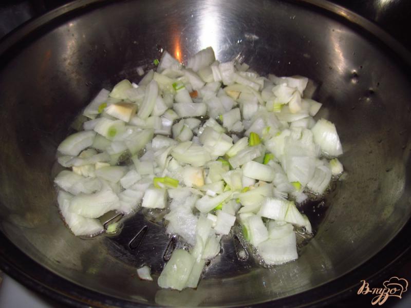 Фото приготовление рецепта: Тефтели в соусе с кукурузой шаг №3
