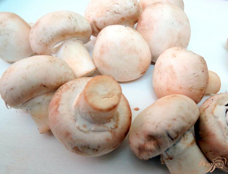 Фото приготовление рецепта: Куриные шашлычки с грибами шаг №5