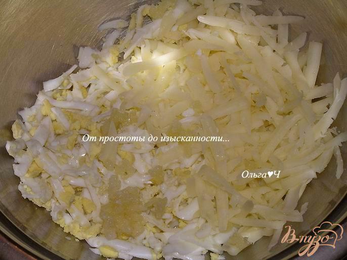 Фото приготовление рецепта: Яичная закуска с сыром и чесноком шаг №1