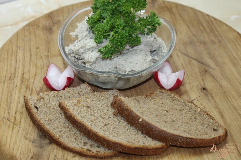 Фото приготовление рецепта: Паштет из маринованной салаки с плавленым сыром шаг №5
