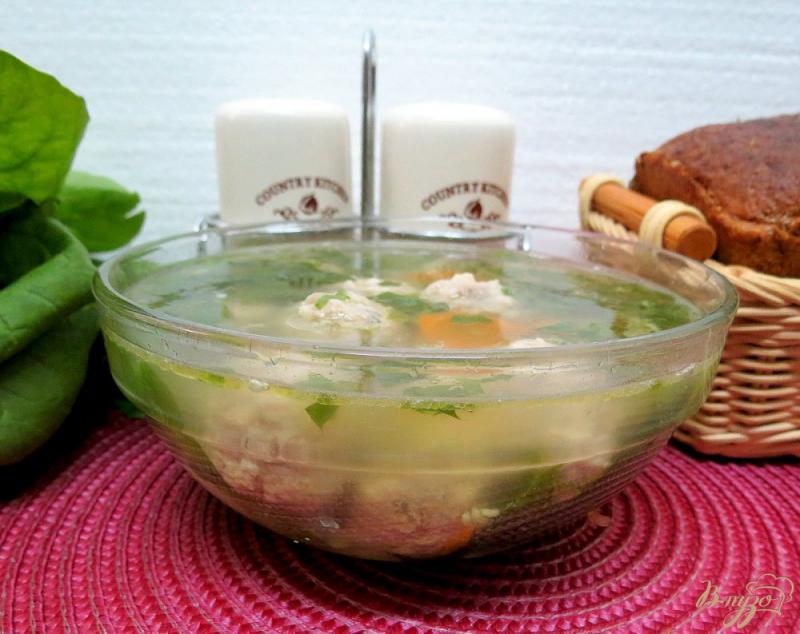 Фото приготовление рецепта: Суп с фрикадельками и шпинатом шаг №11