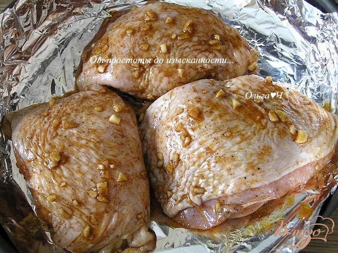 Фото приготовление рецепта: Пряные куриные бедрышки с тыквой шаг №2