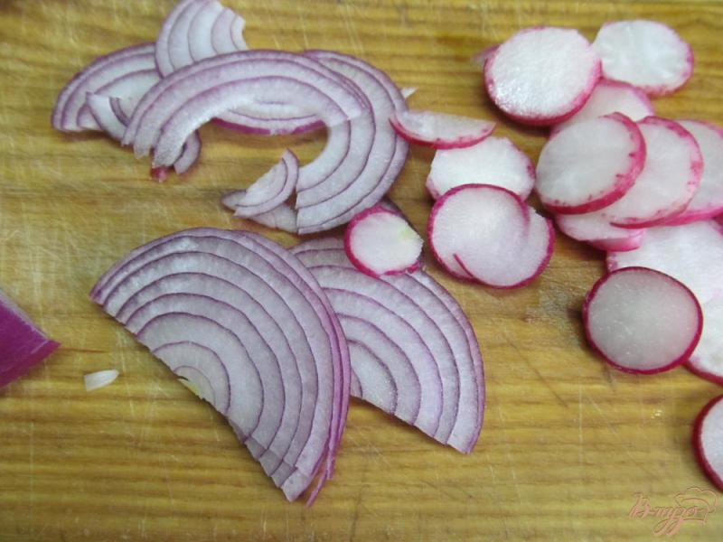 Фото приготовление рецепта: Салат из мяса с редисом шаг №3