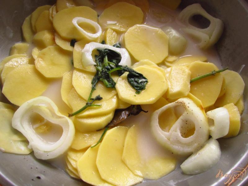 Фото приготовление рецепта: Картофель дофинуа от Джейми Оливера шаг №3