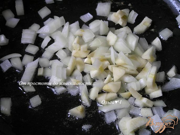 Фото приготовление рецепта: Куриное филе в соевом соусе с кедровыми орешками и рисом шаг №3