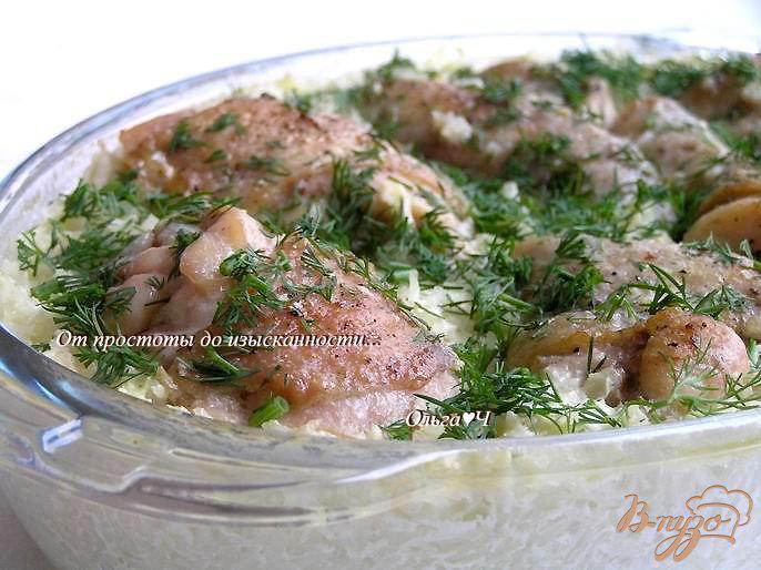 Фото приготовление рецепта: Курица, запеченная с рисом в чесночном соусе шаг №5