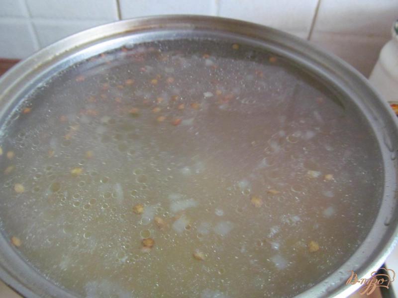 Фото приготовление рецепта: Суп с чечевицей и шпинатом шаг №5