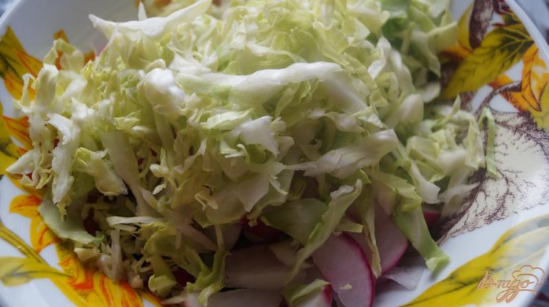 Фото приготовление рецепта: Салат с редисом шаг №3