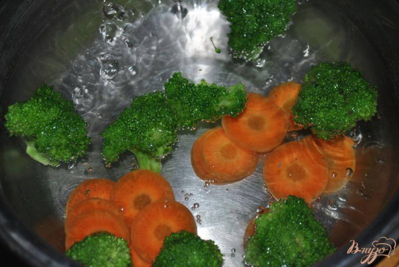 Фото приготовление рецепта: Форель с хамоном с овощным гарниром шаг №6