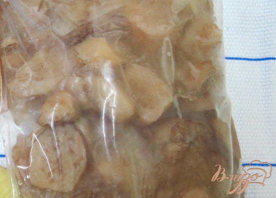 Фото приготовление рецепта: Томлёная ячневая каша с белыми грибами шаг №5