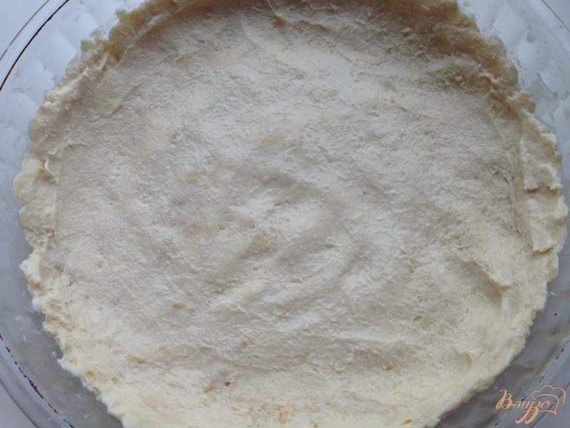 Фото приготовление рецепта: Классический луковый пирог шаг №6