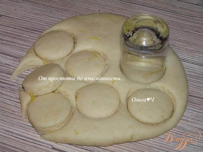 Фото приготовление рецепта: Мягкое лимонное печенье шаг №4