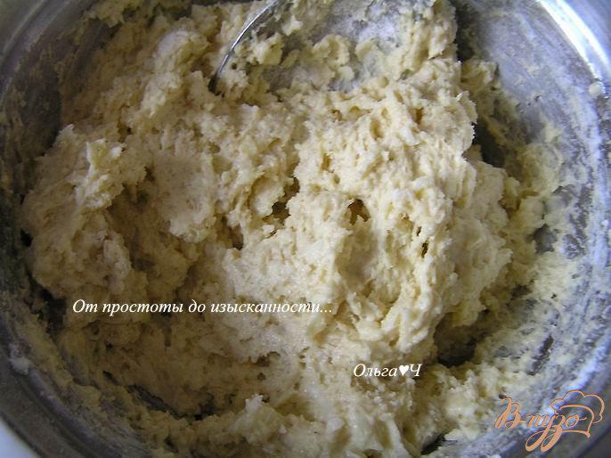 Фото приготовление рецепта: Булочки с сыром, отрубями и кунжутом шаг №4