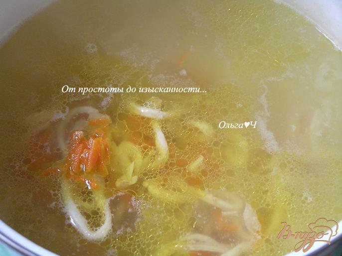 Фото приготовление рецепта: Овощной суп с кальмарами шаг №3