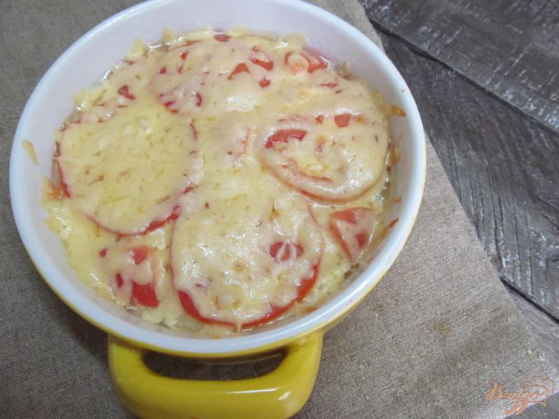 Фото приготовление рецепта: Картофельная запеканка под помидорами шаг №9