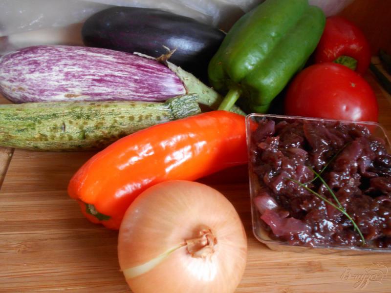 Фото приготовление рецепта: Пирог с овощами и луковым мармеладом шаг №1