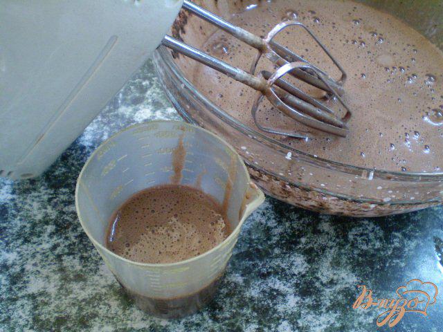 Фото приготовление рецепта: Шоколадное кухэ шаг №7