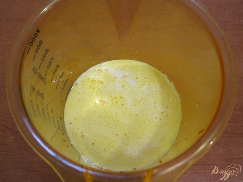 Фото приготовление рецепта: Коктейль с лимоном и мороженым шаг №4