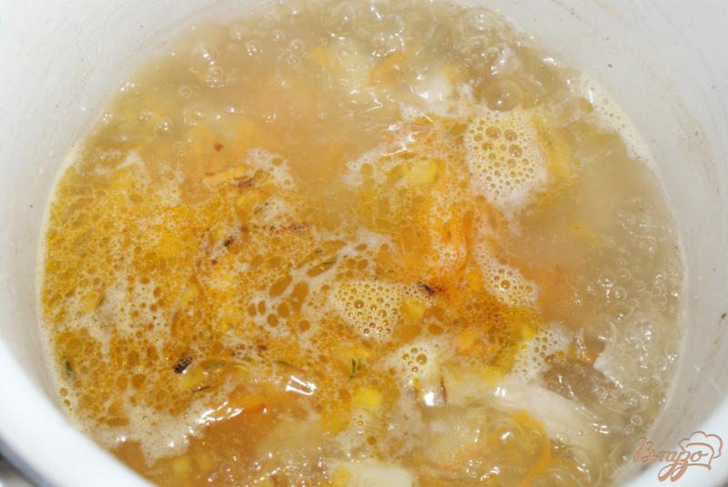 Фото приготовление рецепта: Суп с яичными блинчиками на курином бульоне шаг №10