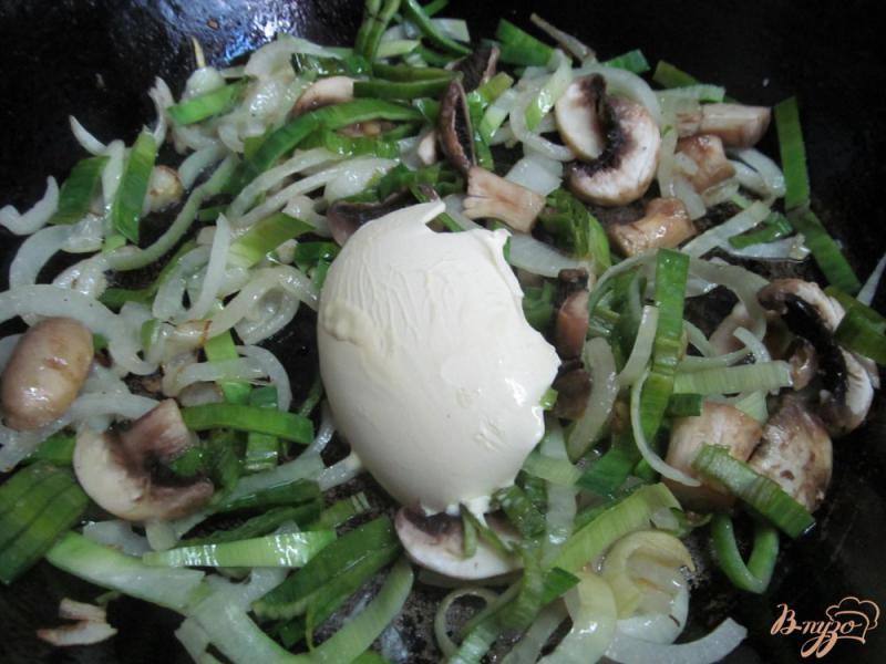 Фото приготовление рецепта: Макароны с грибами и печенью шаг №7