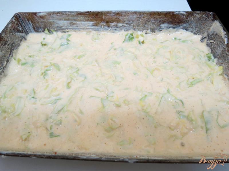 Фото приготовление рецепта: Пирог с молодой капустой шаг №6