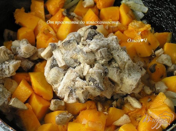 Фото приготовление рецепта: Рагу из тыквы с грибами шаг №2