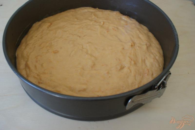 Фото приготовление рецепта: Абрикосовый пирог с лесными орешками шаг №5