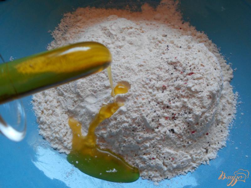 Фото приготовление рецепта: Закусочные пирожки с помидором, перцем и сыром шаг №1