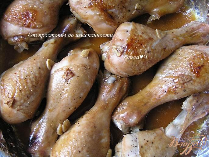 Фото приготовление рецепта: Куриные ножки в соевом соусе с чесноком шаг №3