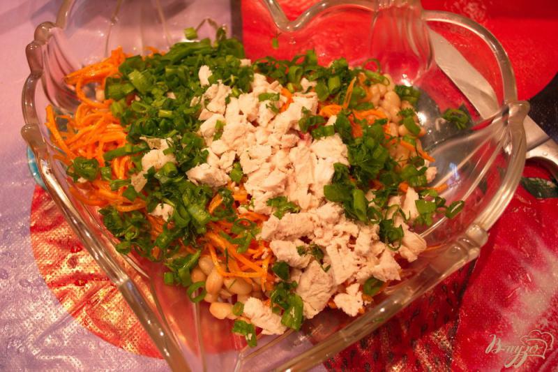 Фото приготовление рецепта: Салат с курицей и корейской морковкой шаг №3