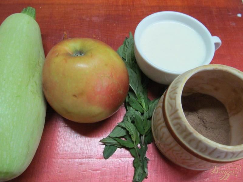 Фото приготовление рецепта: Смузи из яблока и кабачка шаг №1