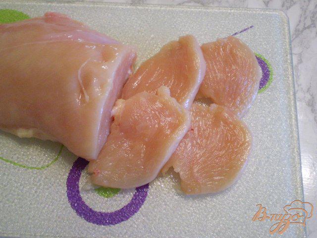 Фото приготовление рецепта: Куриное филе запеченное в кляре шаг №2