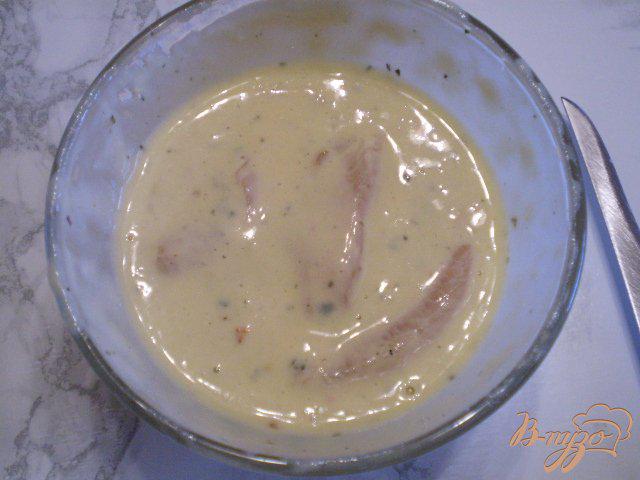 Фото приготовление рецепта: Куриное филе запеченное в кляре шаг №3