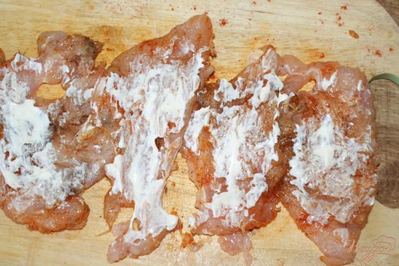 Фото приготовление рецепта: Куриные отбивные в майонезном кляре шаг №3