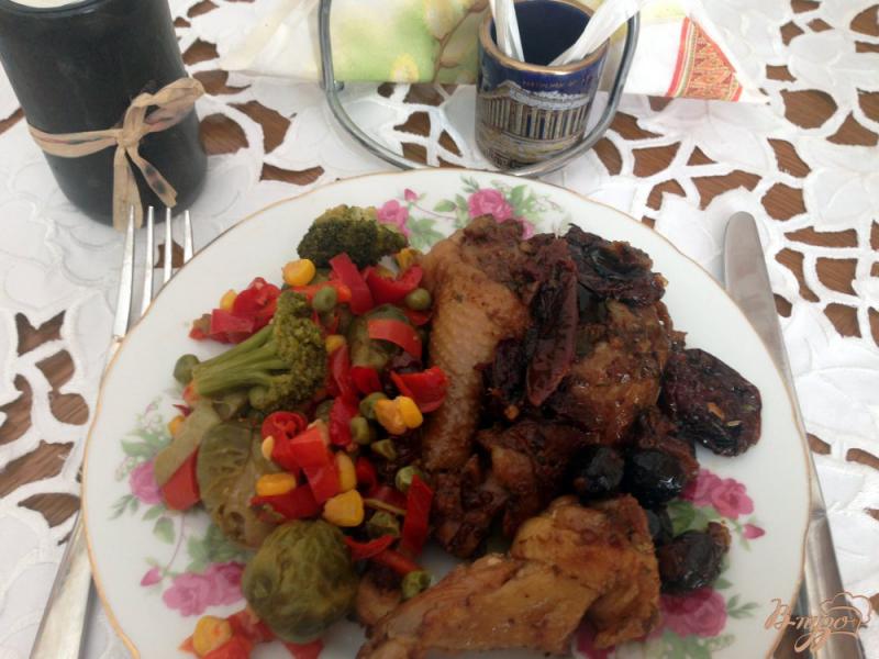Фото приготовление рецепта: Домашняя курица с вялеными помодорами и вялеными маслинами в мультиварке шаг №8