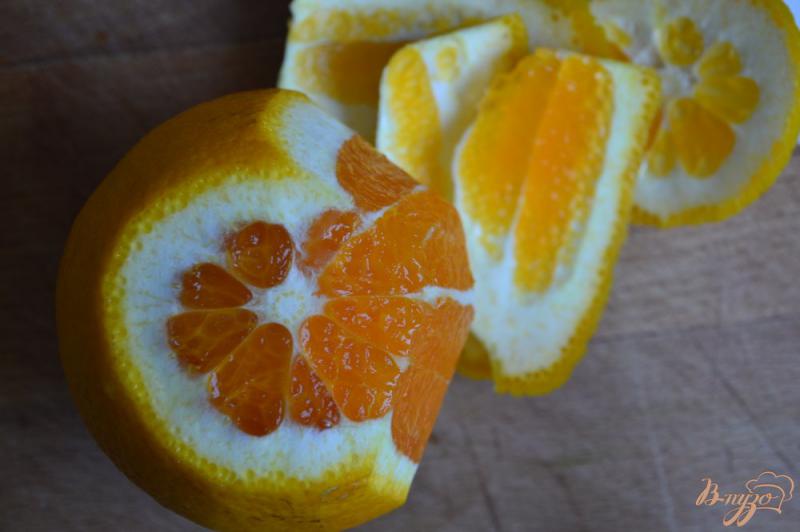 Фото приготовление рецепта: Овсяная каша с изюмом и кусочками апельсина шаг №3
