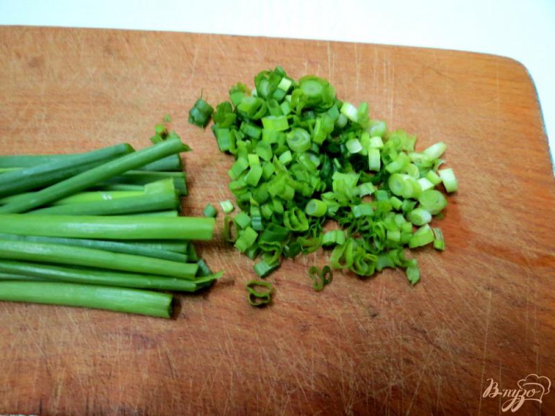 Фото приготовление рецепта: Салат из молодой капусты с перцем шаг №5