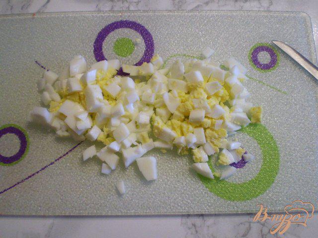Фото приготовление рецепта: Диетический суп со шпинатом и яйцом в мультиварке шаг №6