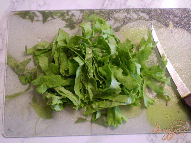 Фото приготовление рецепта: Салат с огурцом и шпинатом шаг №2