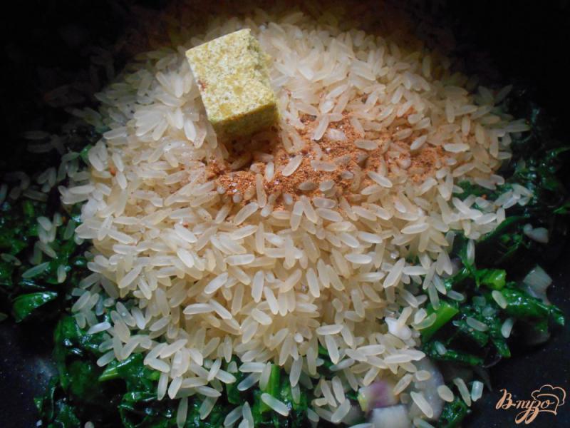 Фото приготовление рецепта: Спанакоризо- рис со шпинатом по-гречески шаг №6