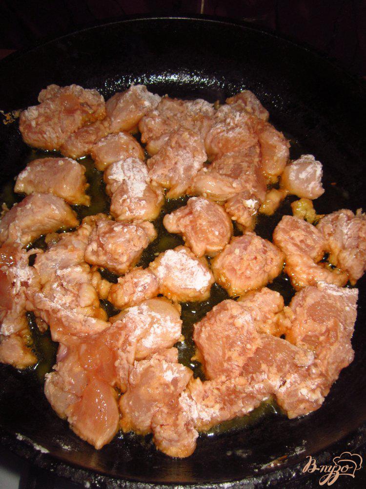 Фото приготовление рецепта: Куриное филе в кляре с кунжутом шаг №4